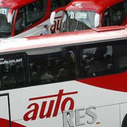 Doughty Hanson desiste en la venta de los autobuses Avanza