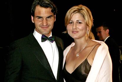 Federer, con su esposa, Mirka, en una imagen de 2005. Recientemente han sido de nuevo padres de gemelos.