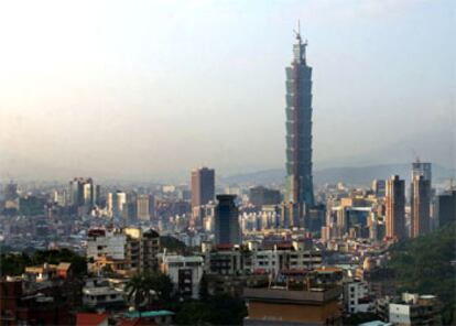 El rascacielos más alto del mundo, en Taipei, consta de 106 plantas y una antena de 60 metros.