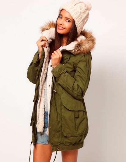 Parka forrada con piel sintética. Es de Asos y cuesta 106 euros.