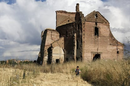 Ruinas de la iglesia de San Pedro en el parque Polvoranca en Leganés (Madrid), fue construida en 1655.