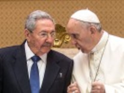 Presidente cubano e Jorge Mario Bergoglio se reuniram durante 55 minutos, a portas fechadas, no Vaticano. O encontro serve para preparar a visita do pontífice à ilha, programada para setembro