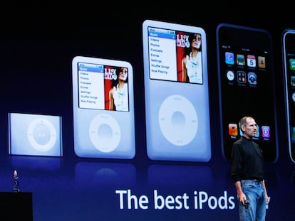 Steve Jobs, entonces CEO de Apple, durante una presentación de iPods, en 2007.
