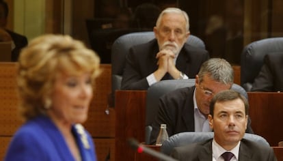 Aguirre, durante un pleno en la Asamblea en 2011. Al fondo, G&oacute;mez, Gordo y Velasco.