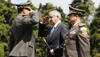 President Otto Pérez Molina greets military officers on Monday.