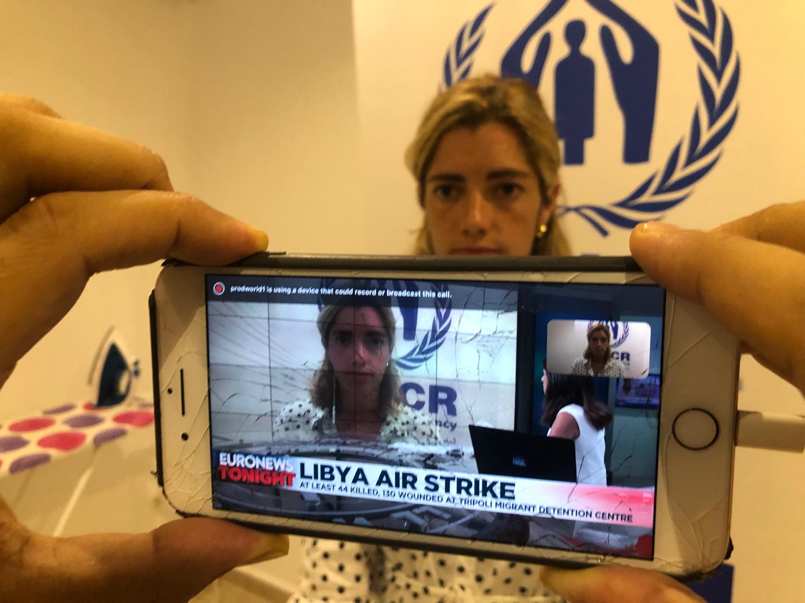 Paula Barrachina da una entrevista después de que 44 migrantes murieran en un centro de detención en Libia.