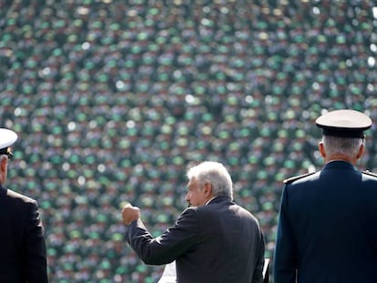 López Obrador habla al Ejército como presidente electo el pasado 25 de noviembre.