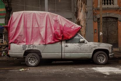 La camioneta en la que Arnoldo Pérez vivió durante tres años en la calle Serapio Rendón. 