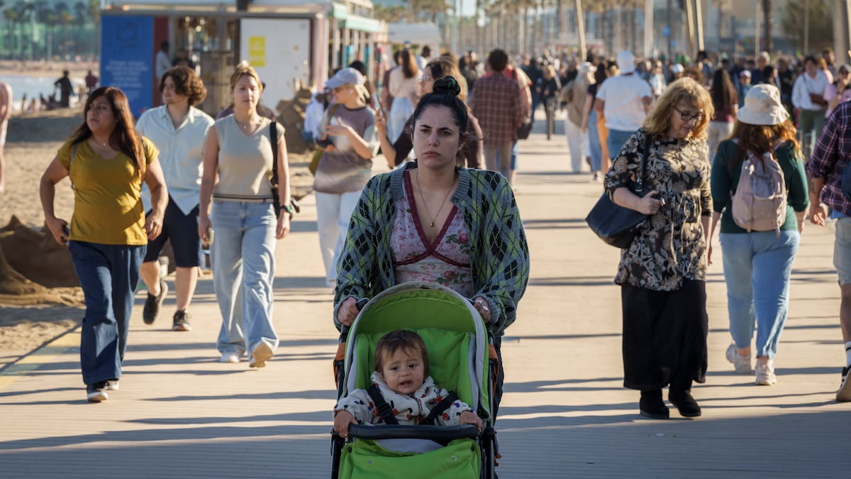 ‘Yo siempre a veces’: madre soltera busca cómo sobrevivir en medio de la precariedad