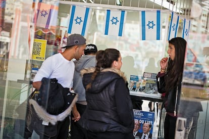 Una oficina de cambio en Netanya, uno de los epicentros de inmigración francesa en Israel.