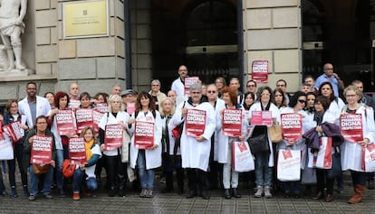 Sindicalistas de Metges de Catalunya protestan ante el ICS
 
