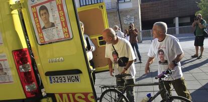 Los ciclistas de la marcha por Hodei Egiluz salen de Galdakao.