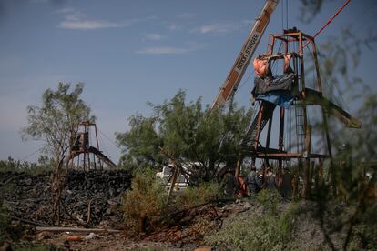 Una vista del pozo tres donde se lleva a cabo la operación de rescate de 10 mineros atrapados.