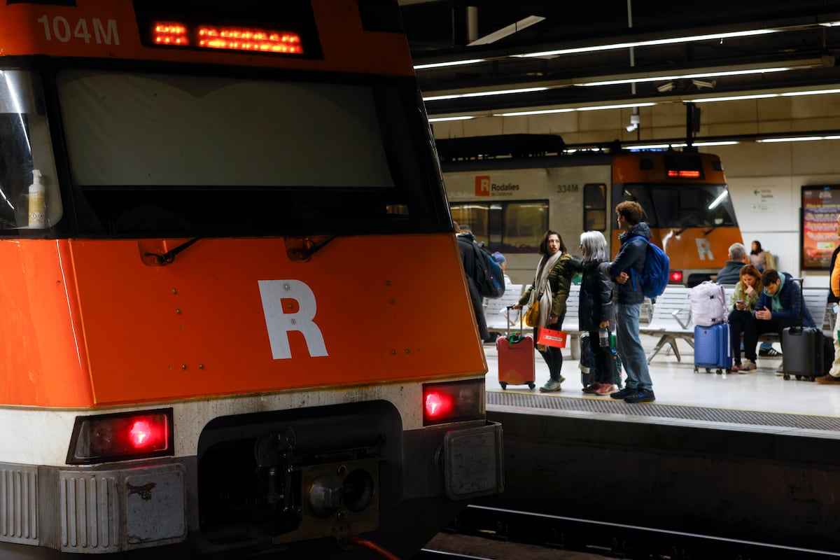 Dos nuevas incidencias en el Centro de Tráfico de Adif paralizan este martes Rodalies por varios minutos