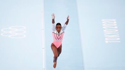 Rebeca Andrade conquista a medalha de ouro no salto nos Jogos Olímpicos Tóquio 2020.