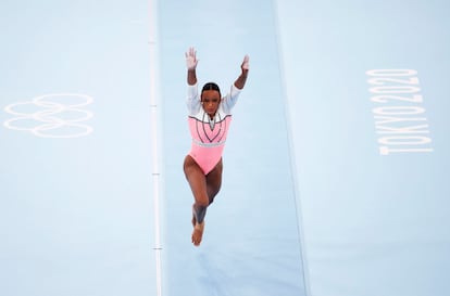 Rebeca Andrade conquista a medalha de ouro no salto nos Jogos Olímpicos Tóquio 2020.