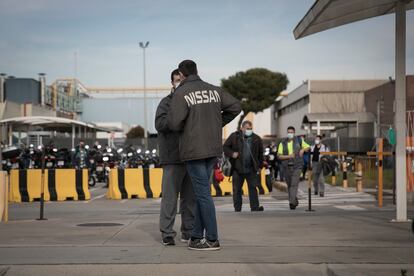 Trabajadores de Nissan en la Zona Franca de Barcelona.