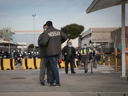 Trabajadores de Nissan en la Zona Franca de Barcelona.