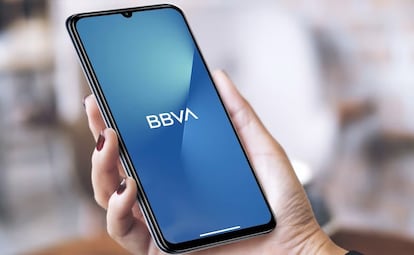 Logo de BBVA en un móvil.