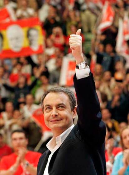 Zapatero, en el mitin en el que celebró los tres años de Gobierno.