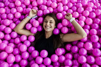 Hannah Herbst en una piscina de bolas durante Unleash 2019, un encuentro de talento joven que organiza cada año en Madrid la empresa española Trivu.