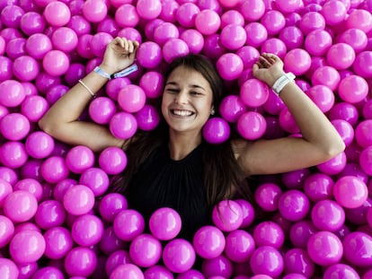 Hannah Herbst en una piscina de bolas durante Unleash 2019, un encuentro de talento joven que organiza cada año en Madrid la empresa española Trivu.