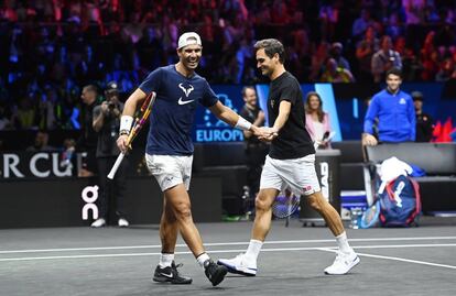 El tenista suizo dirá adiós a las pistas de tenis este viernes en la Laver Cup, en un encuentro en el que hará pareja con el manacorí, su gran rival y amigo, durante sus 24 años de trayectoria deportiva. Se enfrentarán a Jack Sock y Frances Tiafoe. “Es superespecial poder jugar con Rafa”, aseguró a la prensa el ocho veces campeón de Wimbledon. “Ser parte de este momento histórico va a ser inolvidable para mí”, añadió Nadal.