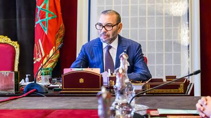 El rey Mohamed VI de Marruecos preside una reunión en el Palacio Real de Rabat, el 14 de septiembre de 2024.