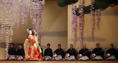 Representación de 'Fuji musume y Renjishi' en los Teatros del Canal.