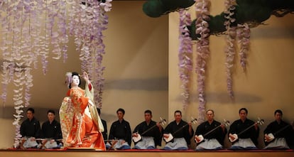 Representacin de 'Fuji musume y Renjishi' en los Teatros del Canal.