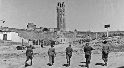 Militars franquistes i feixistes estrangers camí de la Seu, a Lleida.