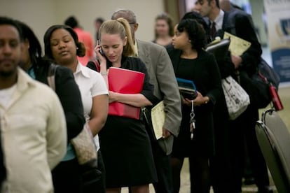 Aspirantes en una feria de empleo en Arlington, Virginia.