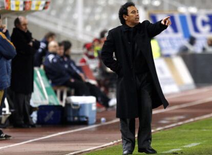 Hugo Sánchez afronta su segunda temporada como entrenador del Almería, que hoy recibe al Athletic.