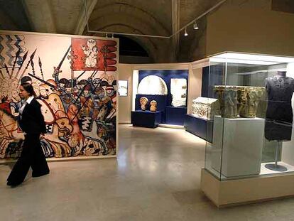 El claustro de la catedral de Burgos acoge la muestra hasta el 15 de noviembre.