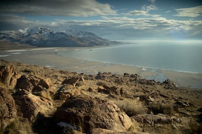 The Great Salt Lake unfolds at the foot of the Wasatch Range.