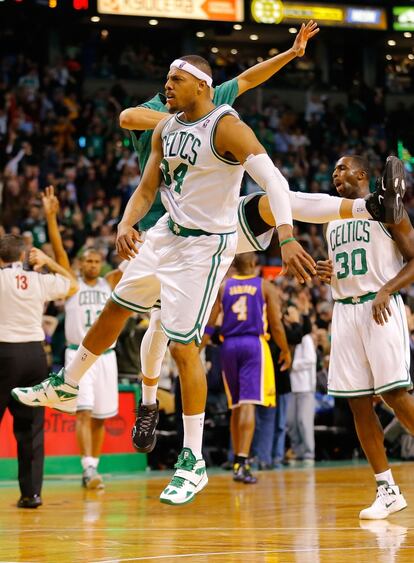 Paul Pierce, eufórico tras el bocinazo final.