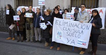 Concentración de miembros de la plataforma de afectados por las cláusulas suelo.