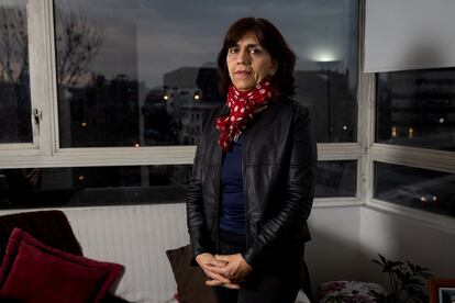 Ornella Gambi, secretaria de 60 años, en su casa en Santiago, Chile.