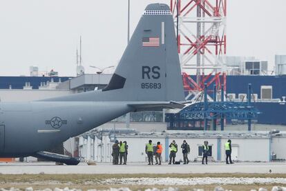 Conflicto en Ucrania: Un avión militar de transporte estadounidense tras aterrizar, este viernes, en Rzeszow (Polonia)