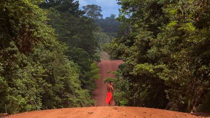 Un hombre indígena waiapi en la reserva de Amapa (Brasil).