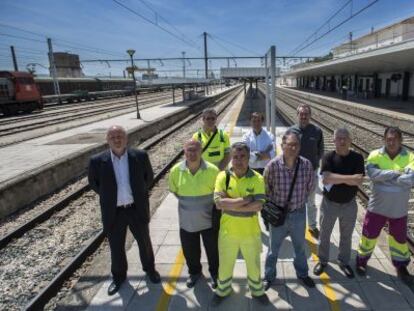Trabajadores de la estación Linares-Baeza (Jaén).