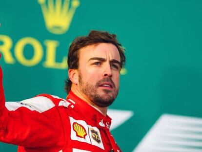 Fernando Alonso en el podium del GP de Australia.