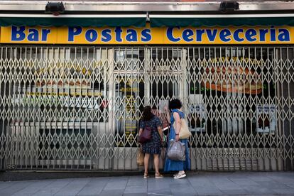 Algunos locales del centro no han abierto todavía ante la falta de turismo internacional. 