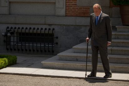 Juan Carlos I, ante el palacio de la Zarzuela el 9 de junio de 2014, sus últimos días como rey.