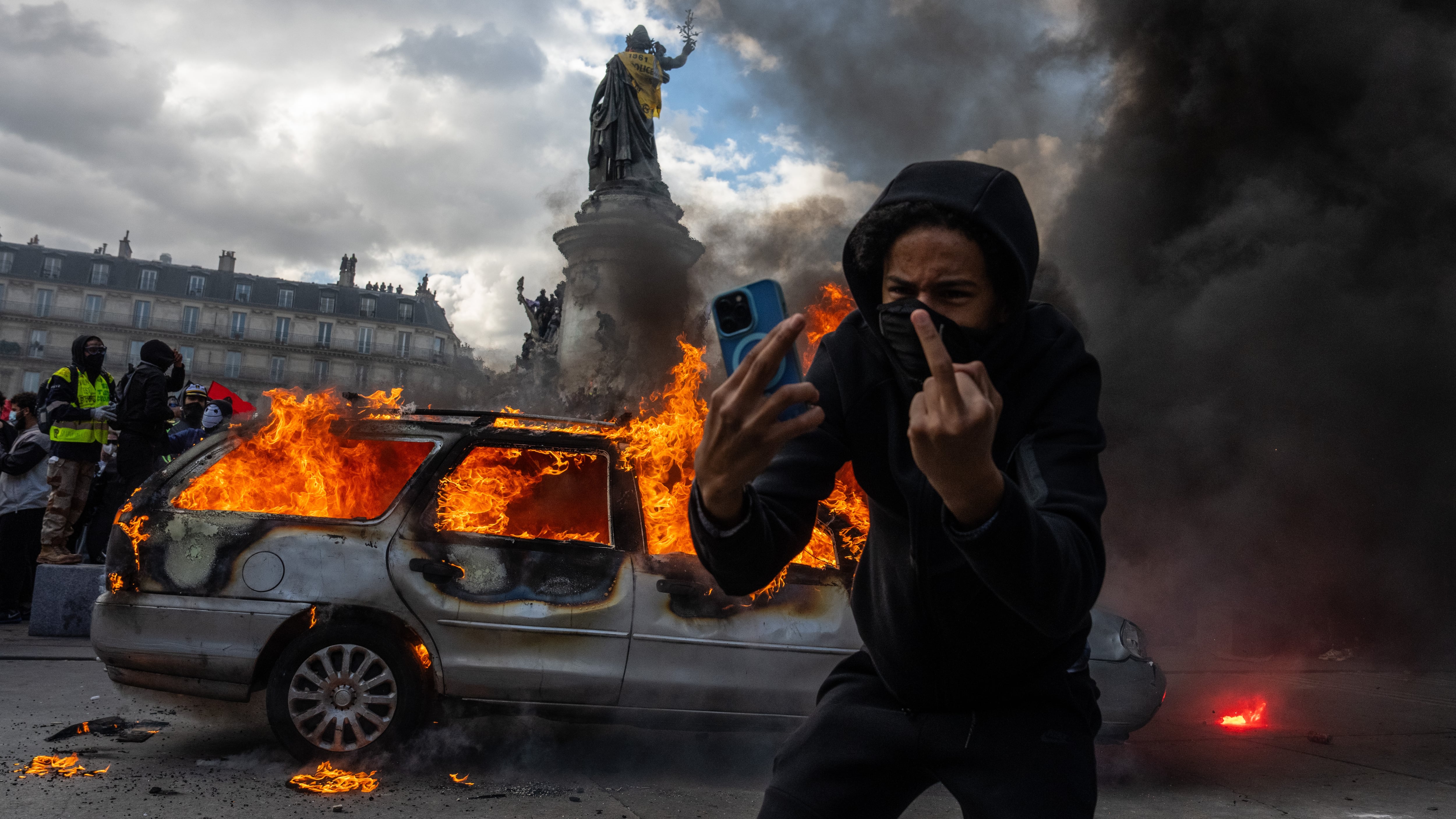 Francia prende fuego al macronismo