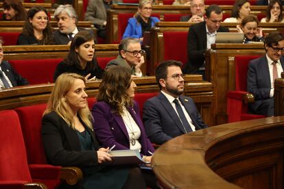 La consejera Natàlia Mas, la consejera de Presidencia Laura Vilagrà y el president Pere Aragonès, este martes, en el Parlament,