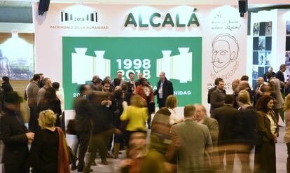 Vista general del stand de Alcal&aacute; de Henares este jueves en Fitur. 