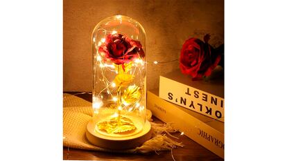 Regalos San Valentín sobre fondo blanco