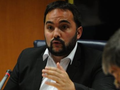 El director de Juventud y Deportes, Jon Redondo, comparece este lunes en el Parlamento vasco. 