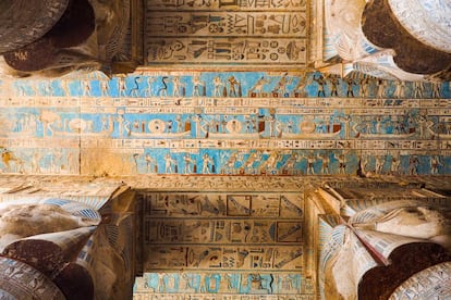 Sala hipóstila del templo de Hator en Dendera.